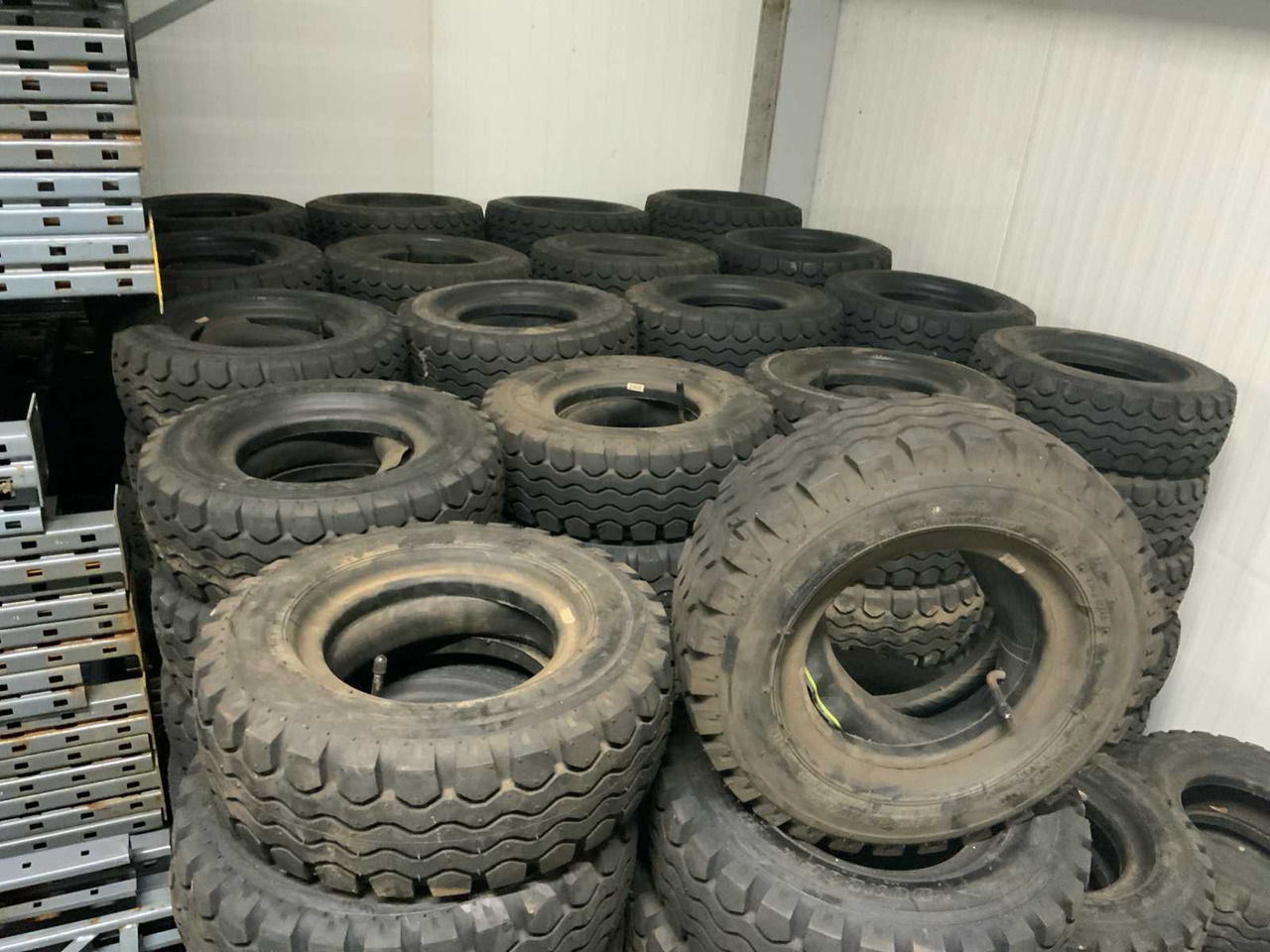 Dunlop - Гуми и джанти за Трактор: снимка 5 Dunlop - Гуми и джанти за Трактор: снимка 5