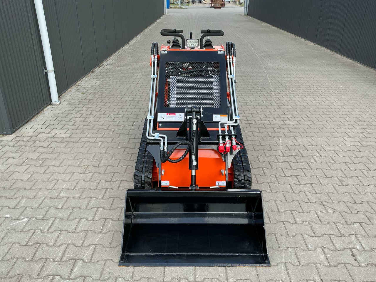 EGN EG36C MINI LOADER / SKID STEER LOADER ON TRACKS - Мини верижен товарач: снимка 4 EGN EG36C MINI LOADER / SKID STEER LOADER ON TRACKS - Мини верижен товарач: снимка 4