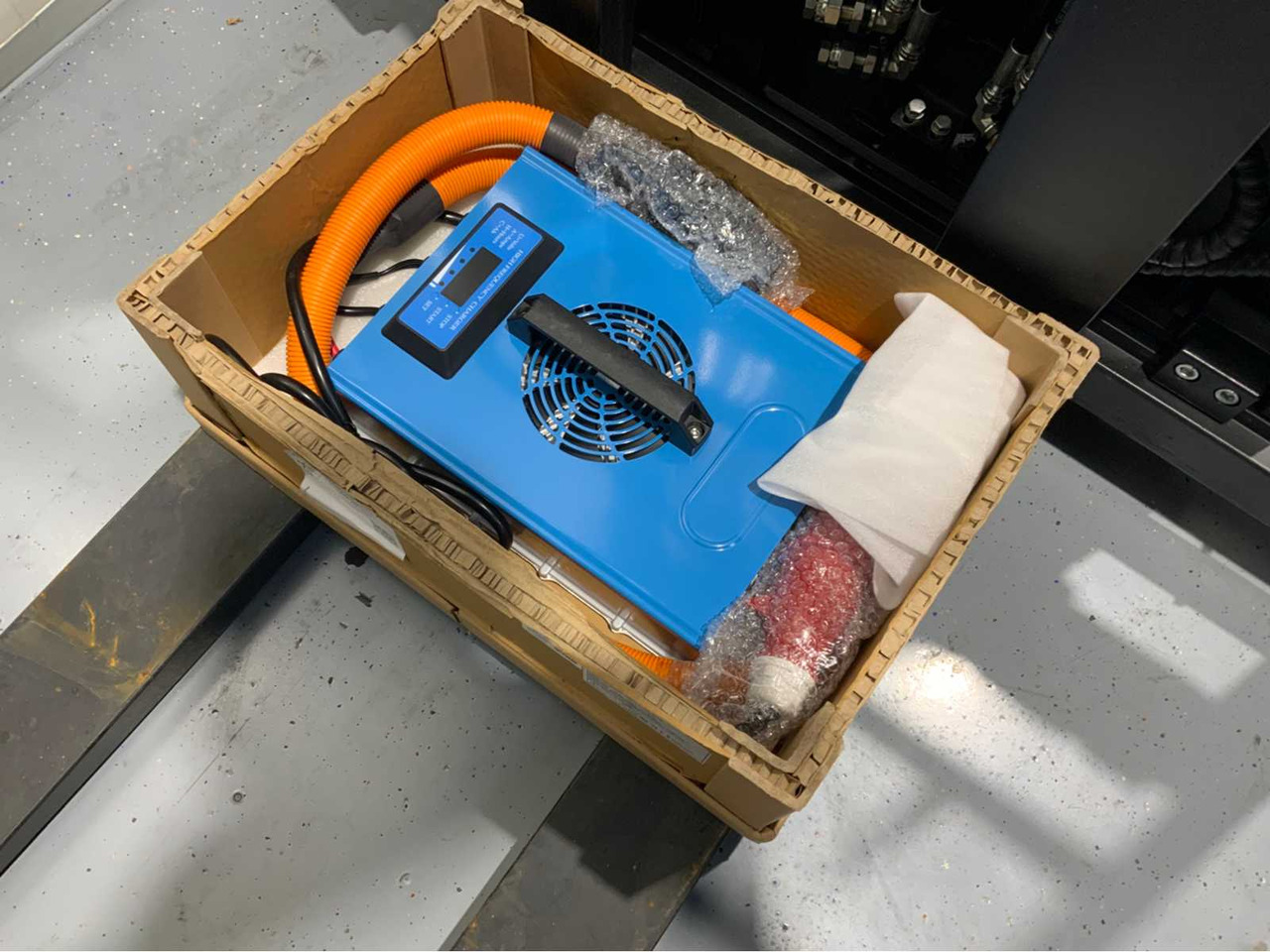 Мотокар EP 3500KG LIFTING CAPACITY- 4.8 METER PLYWOOD, FREE-LIFT, SIDE-SHIFT FORKLIFT: снимка 14 Мотокар EP 3500KG LIFTING CAPACITY- 4.8 METER PLYWOOD, FREE-LIFT, SIDE-SHIFT FORKLIFT: снимка 14