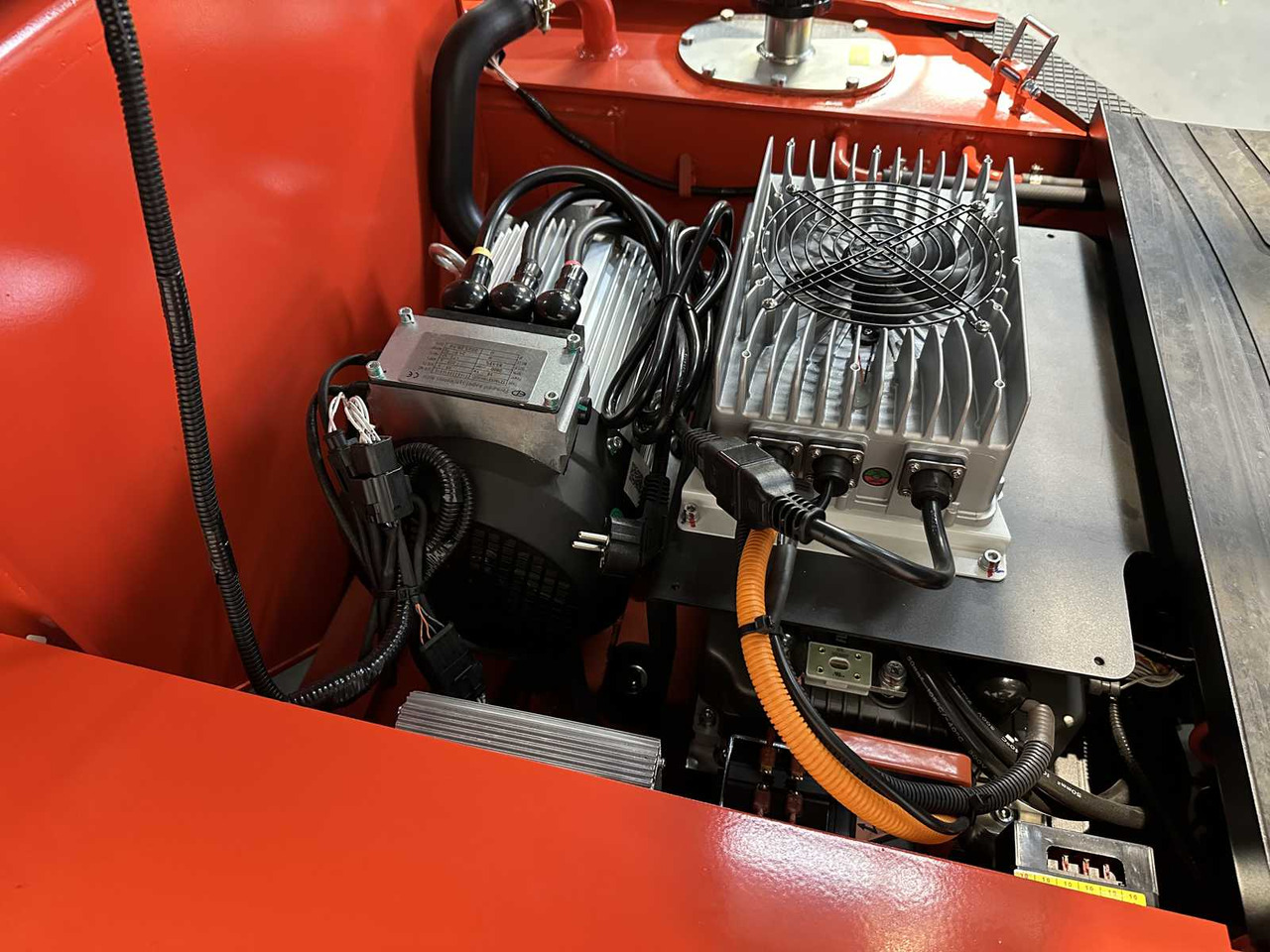 Мотокар EP - EFL 252 X - FORK POSITIONER, SIDESHIFT, TRIPLEX, FORKLIFT 2025: снимка 11 Мотокар EP - EFL 252 X - FORK POSITIONER, SIDESHIFT, TRIPLEX, FORKLIFT 2025: снимка 11