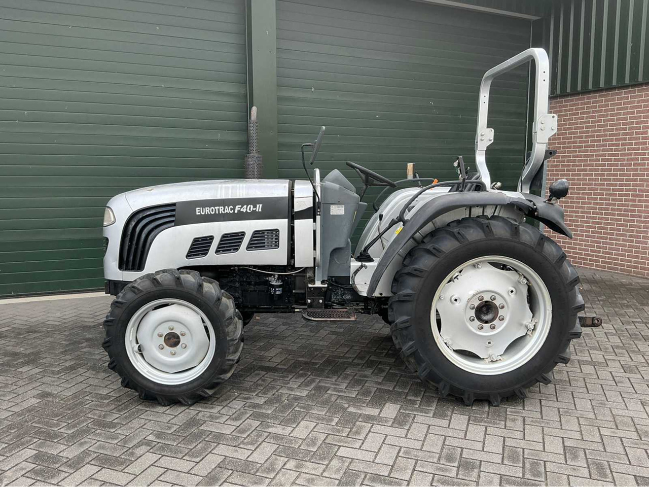 Euro Trac EURO TRAC - 2009 - F40II - ALL-WHEEL DRIVE FARM TRACTOR - Трактор: снимка 4 Euro Trac EURO TRAC - 2009 - F40II - ALL-WHEEL DRIVE FARM TRACTOR - Трактор: снимка 4