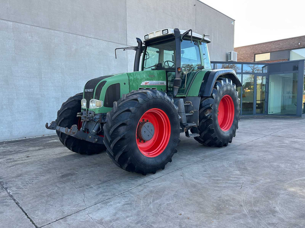 FENDT - 2002 - 926 - FOUR-WHEEL DRIVE AGRICULTURAL TRACTOR - Трактор: снимка 1 FENDT - 2002 - 926 - FOUR-WHEEL DRIVE AGRICULTURAL TRACTOR - Трактор: снимка 1