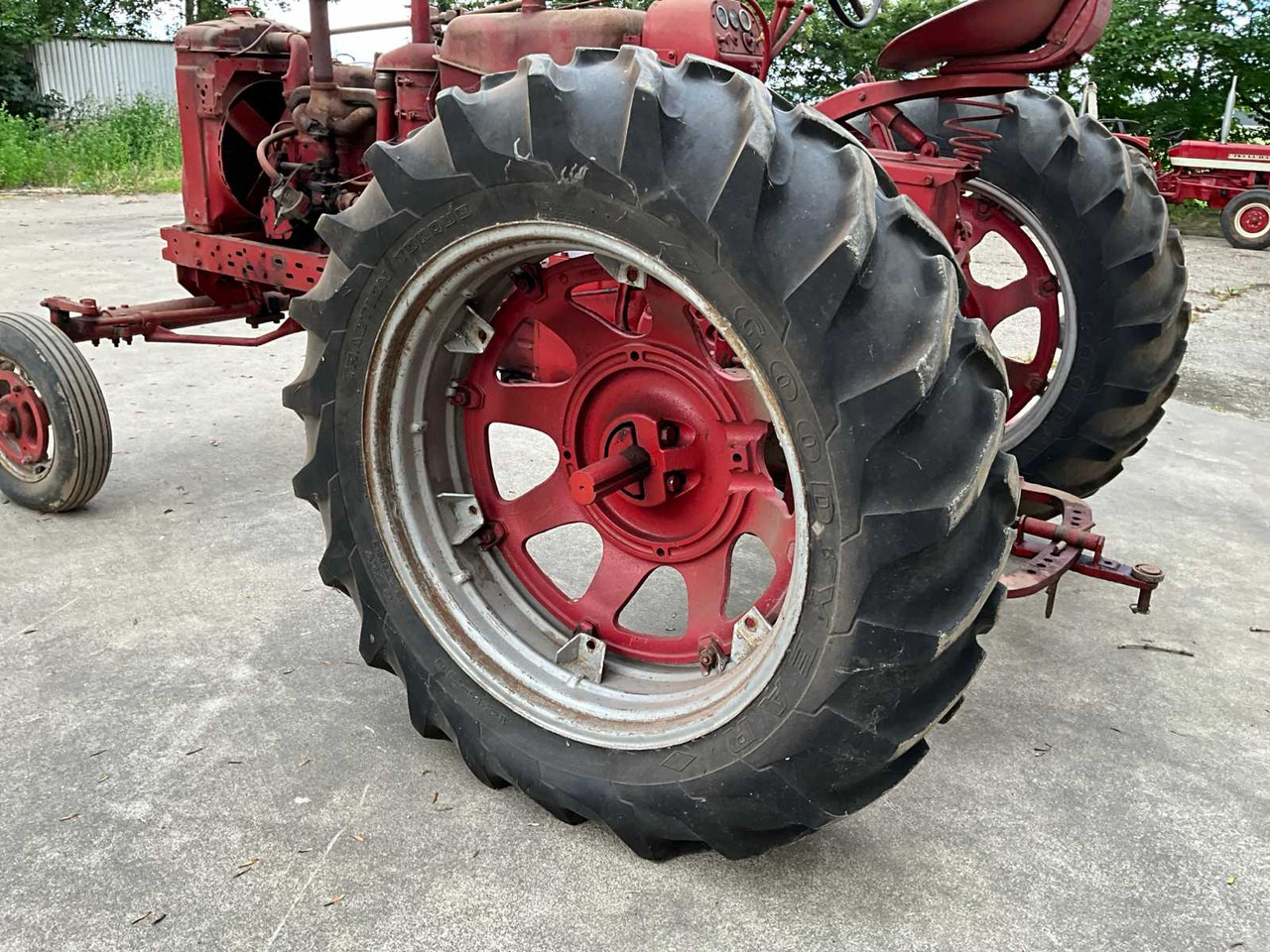 Farmall 400 “Benzine” - Трактор: снимка 5 Farmall 400 “Benzine” - Трактор: снимка 5