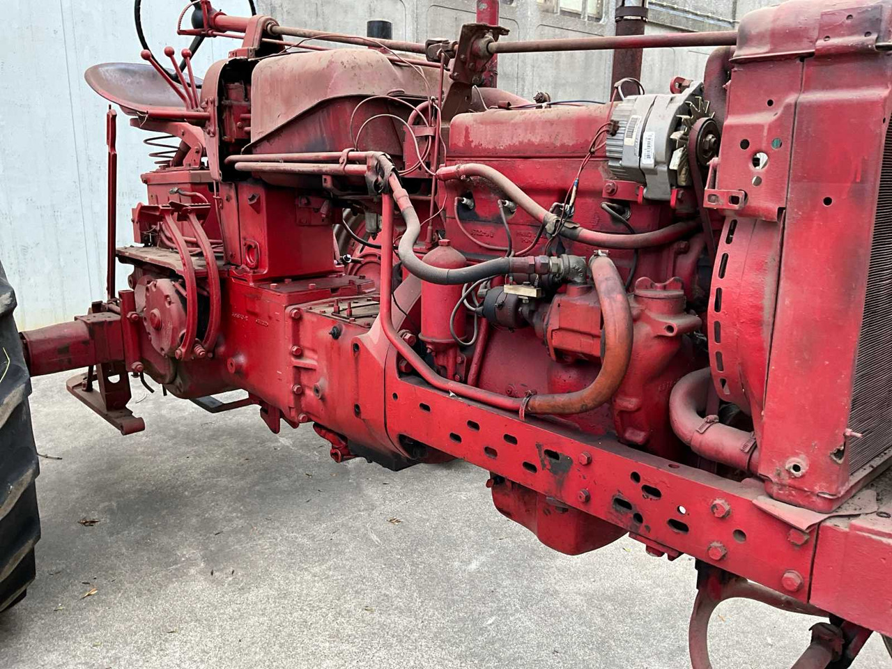 Трактор Farmall 400 “Benzine”: снимка 17