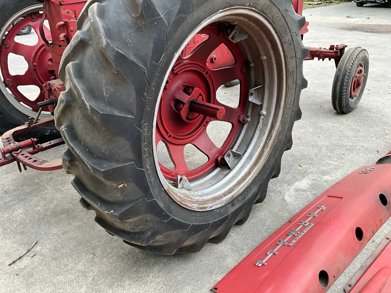 Трактор Farmall 400 “Benzine”: снимка 25