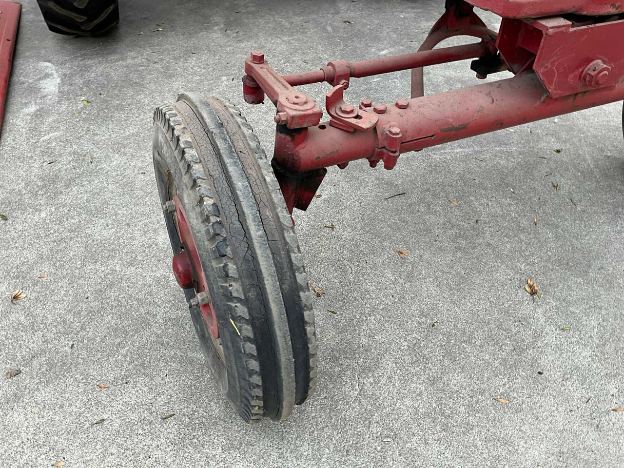 Трактор Farmall 400 “Benzine”: снимка 16