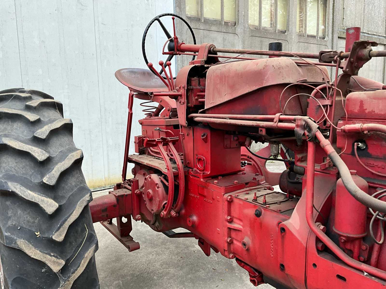 Трактор Farmall 400 “Benzine”: снимка 18