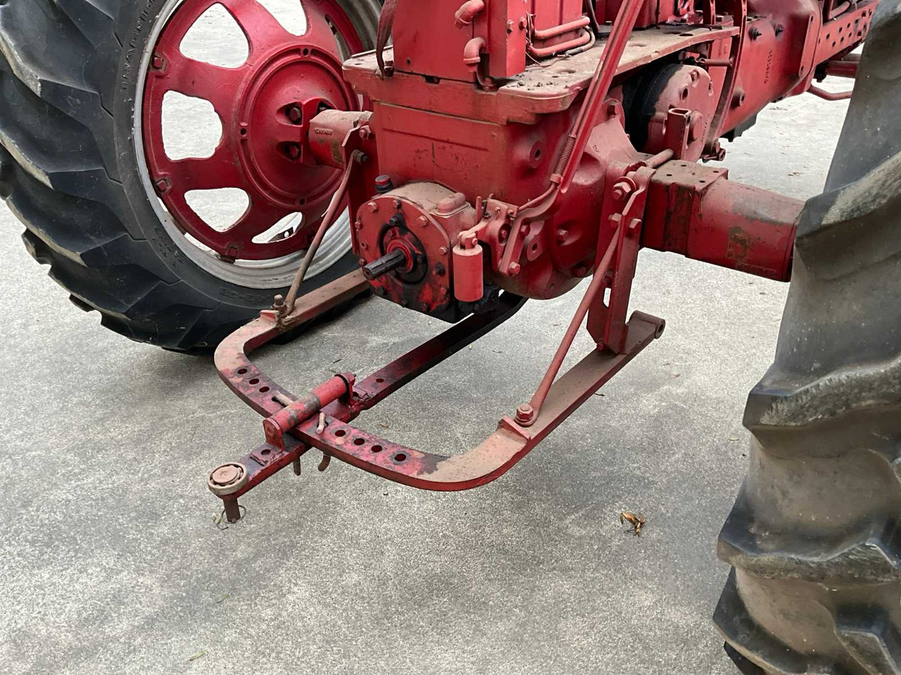Трактор Farmall 400 “Benzine”: снимка 26