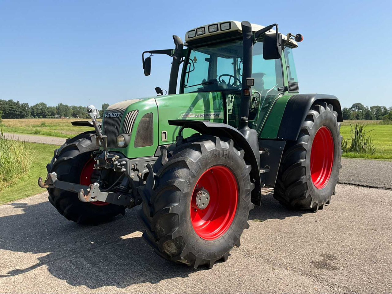 Fendt 2001 FENDT FAVORIT 716 VARIO ALL-WHEEL DRIVE FARM TRACTOR - Трактор: снимка 2 Fendt 2001 FENDT FAVORIT 716 VARIO ALL-WHEEL DRIVE FARM TRACTOR - Трактор: снимка 2