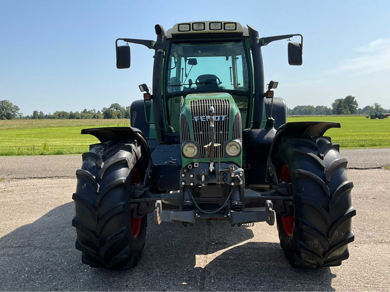 Fendt 2001 FENDT FAVORIT 716 VARIO ALL-WHEEL DRIVE FARM TRACTOR - Трактор: снимка 3 Fendt 2001 FENDT FAVORIT 716 VARIO ALL-WHEEL DRIVE FARM TRACTOR - Трактор: снимка 3