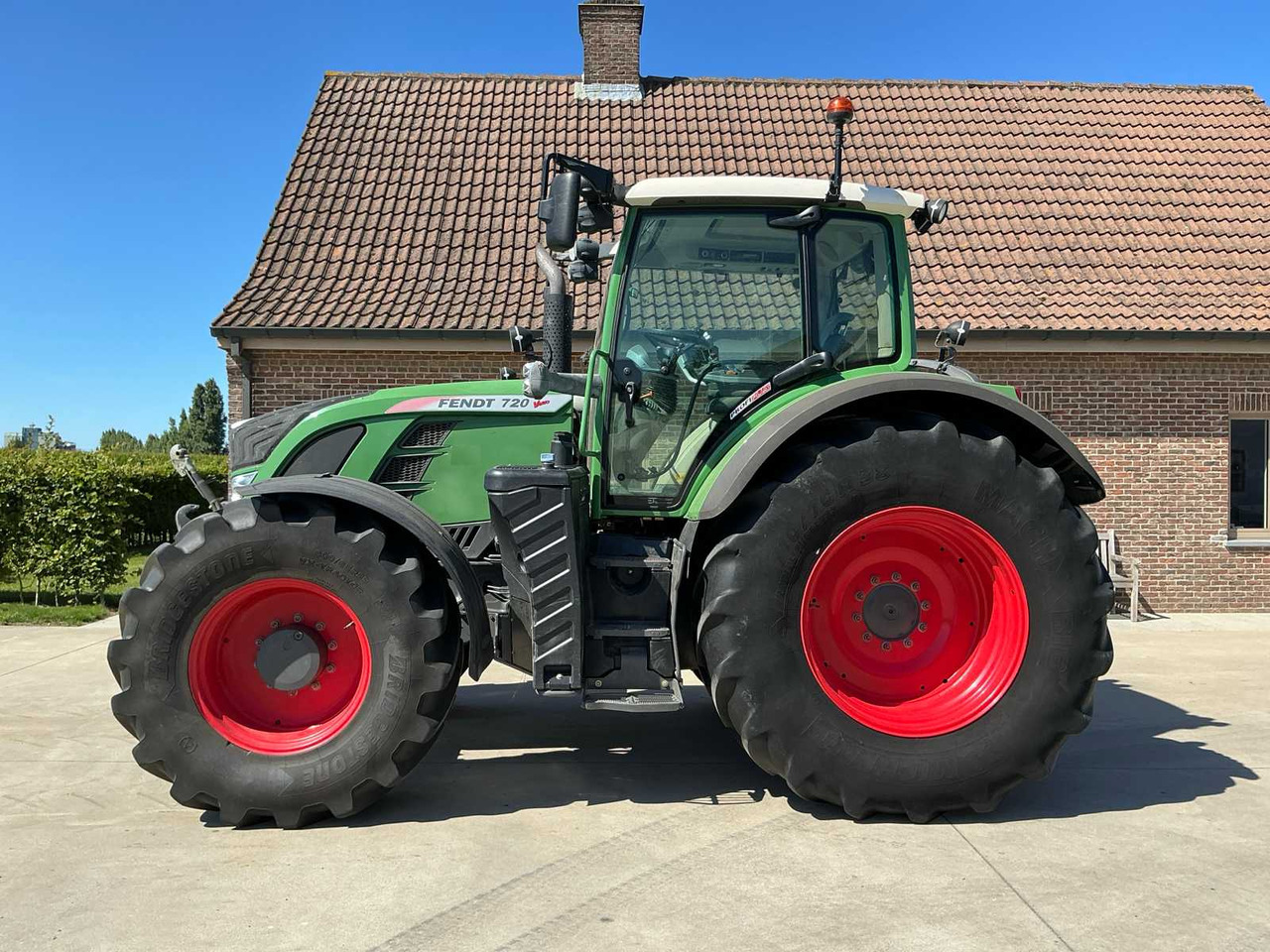 Fendt 720 Vario Profi Plus - Трактор: снимка 2 Fendt 720 Vario Profi Plus - Трактор: снимка 2