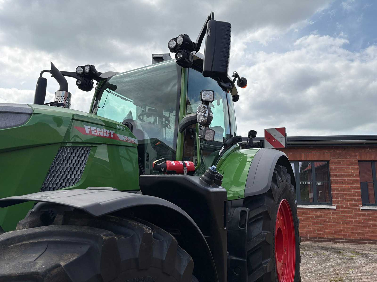 Fendt 728 Vario Gen7 Profi+ Setting2 - Трактор: снимка 3 Fendt 728 Vario Gen7 Profi+ Setting2 - Трактор: снимка 3