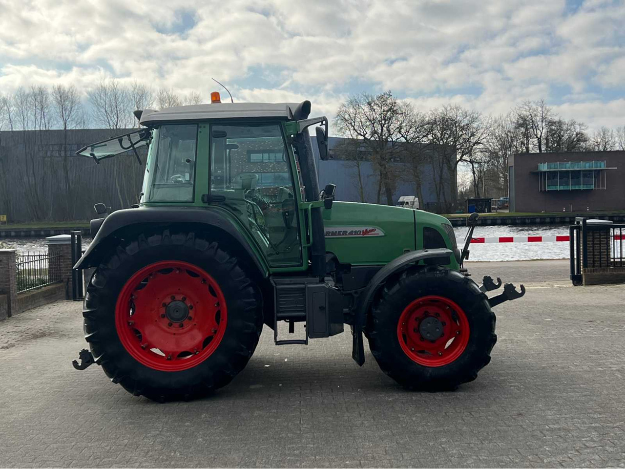Fendt Farmer 410 - Трактор: снимка 4 Fendt Farmer 410 - Трактор: снимка 4