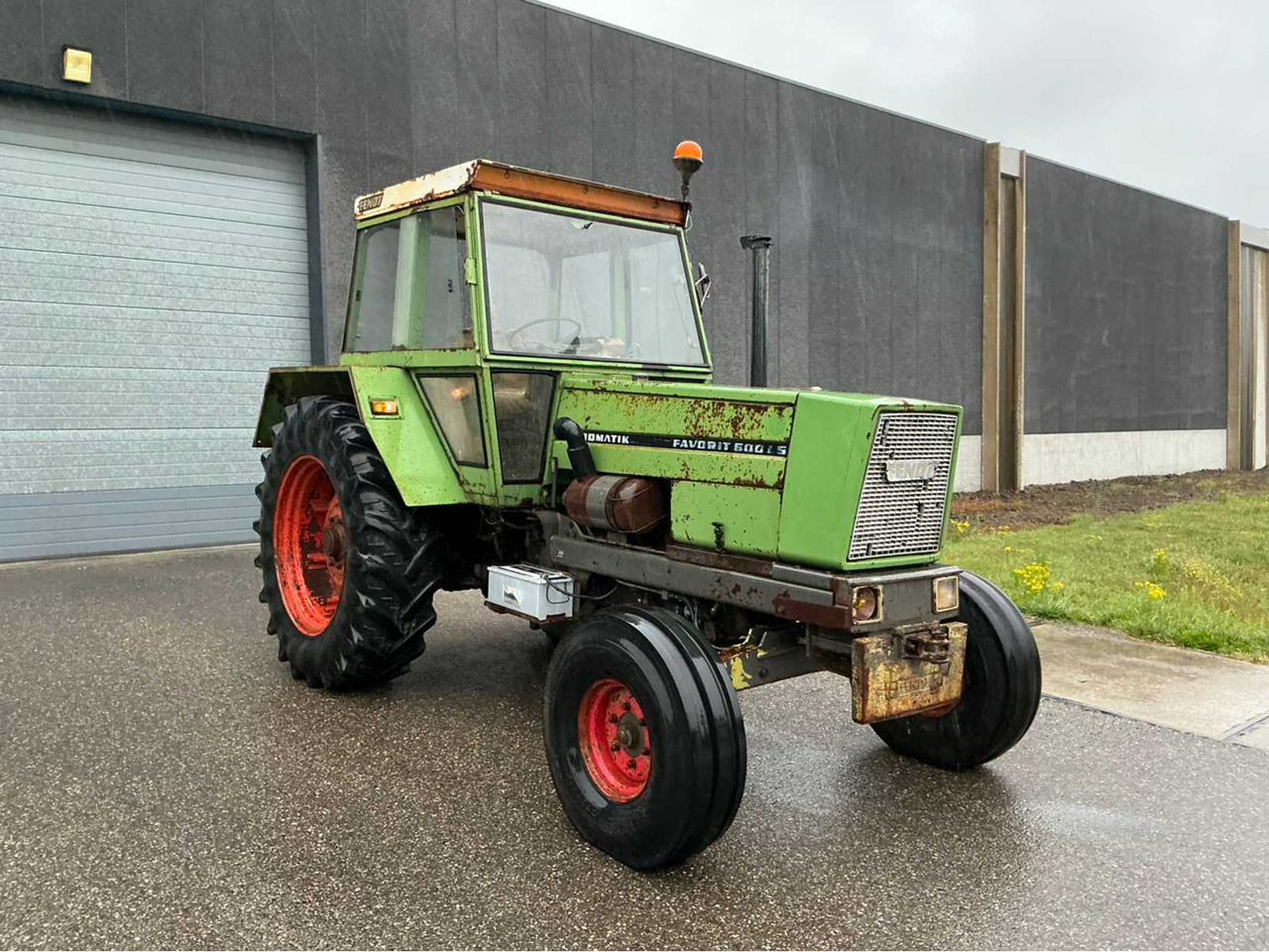Fendt Favorit 600 LS Turbomatik - Трактор: снимка 4 Fendt Favorit 600 LS Turbomatik - Трактор: снимка 4