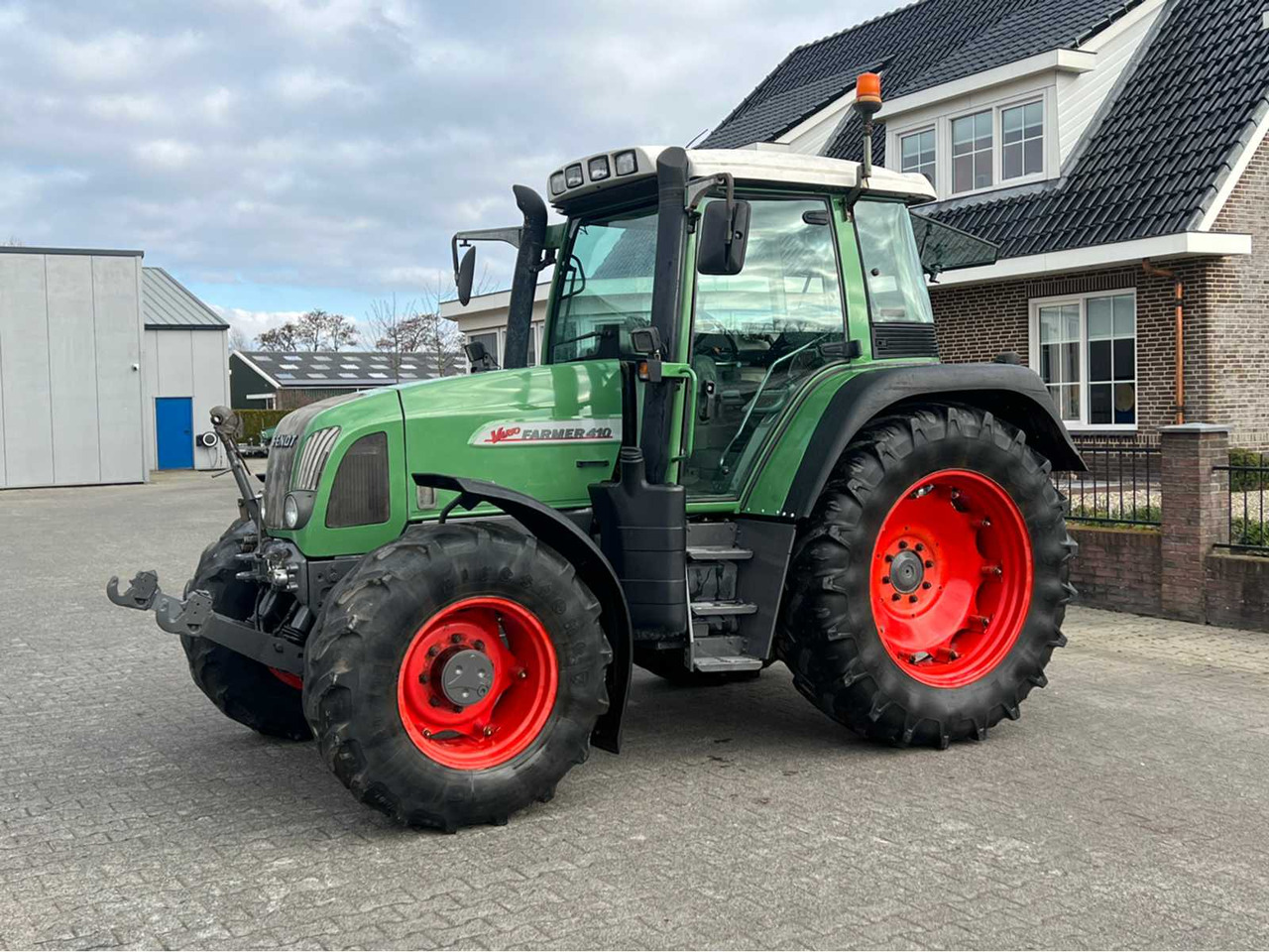 Fendt Vario 410 - Трактор: снимка 1 Fendt Vario 410 - Трактор: снимка 1