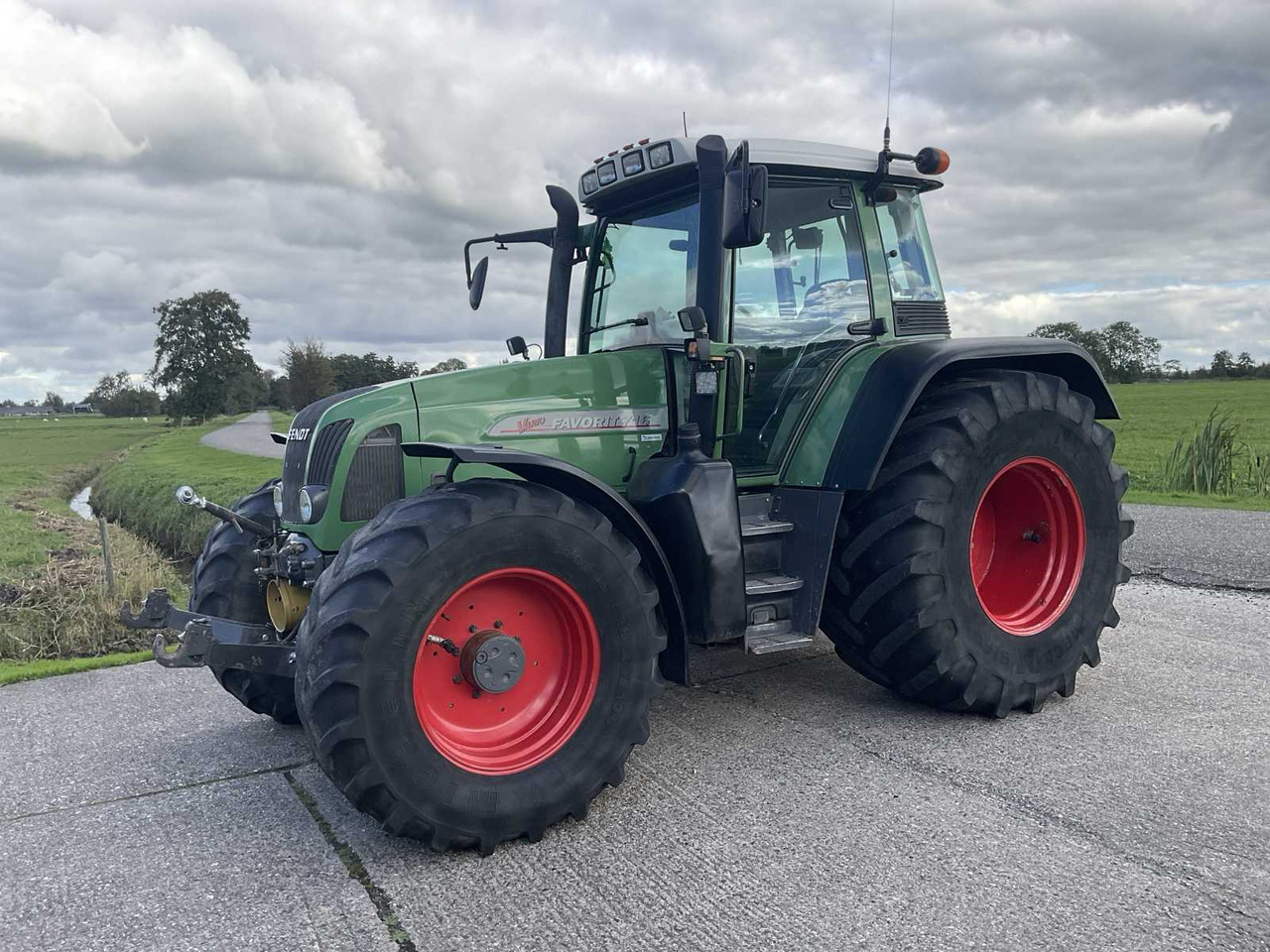 Fendt Vario 716 - Трактор: снимка 3 Fendt Vario 716 - Трактор: снимка 3