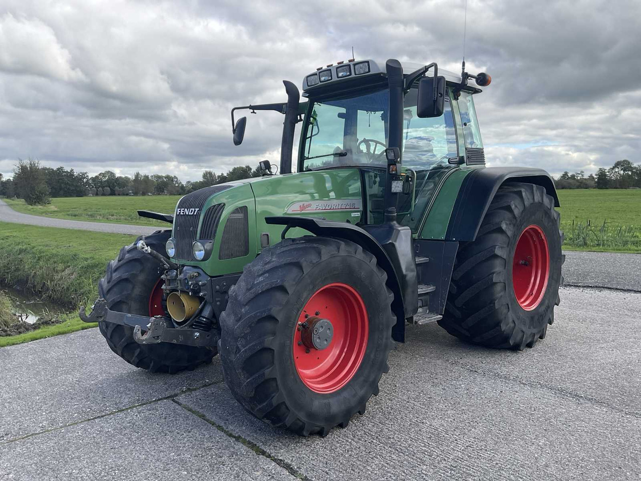 Fendt Vario 716 - Трактор: снимка 1 Fendt Vario 716 - Трактор: снимка 1