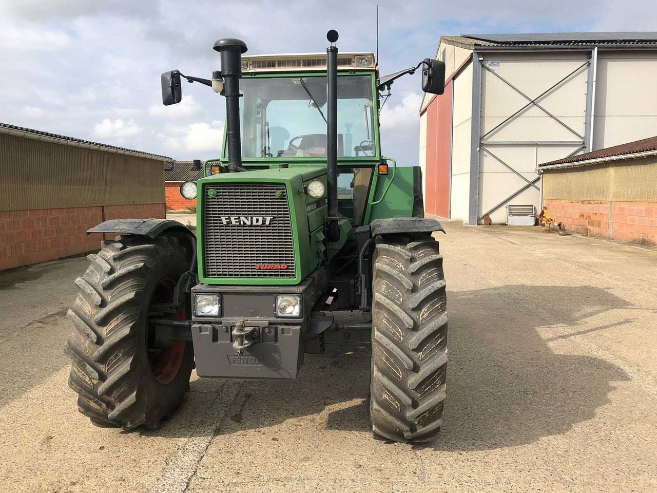 Fendt favorit 615 lsa turbomatik e - Трактор: снимка 4 Fendt favorit 615 lsa turbomatik e - Трактор: снимка 4