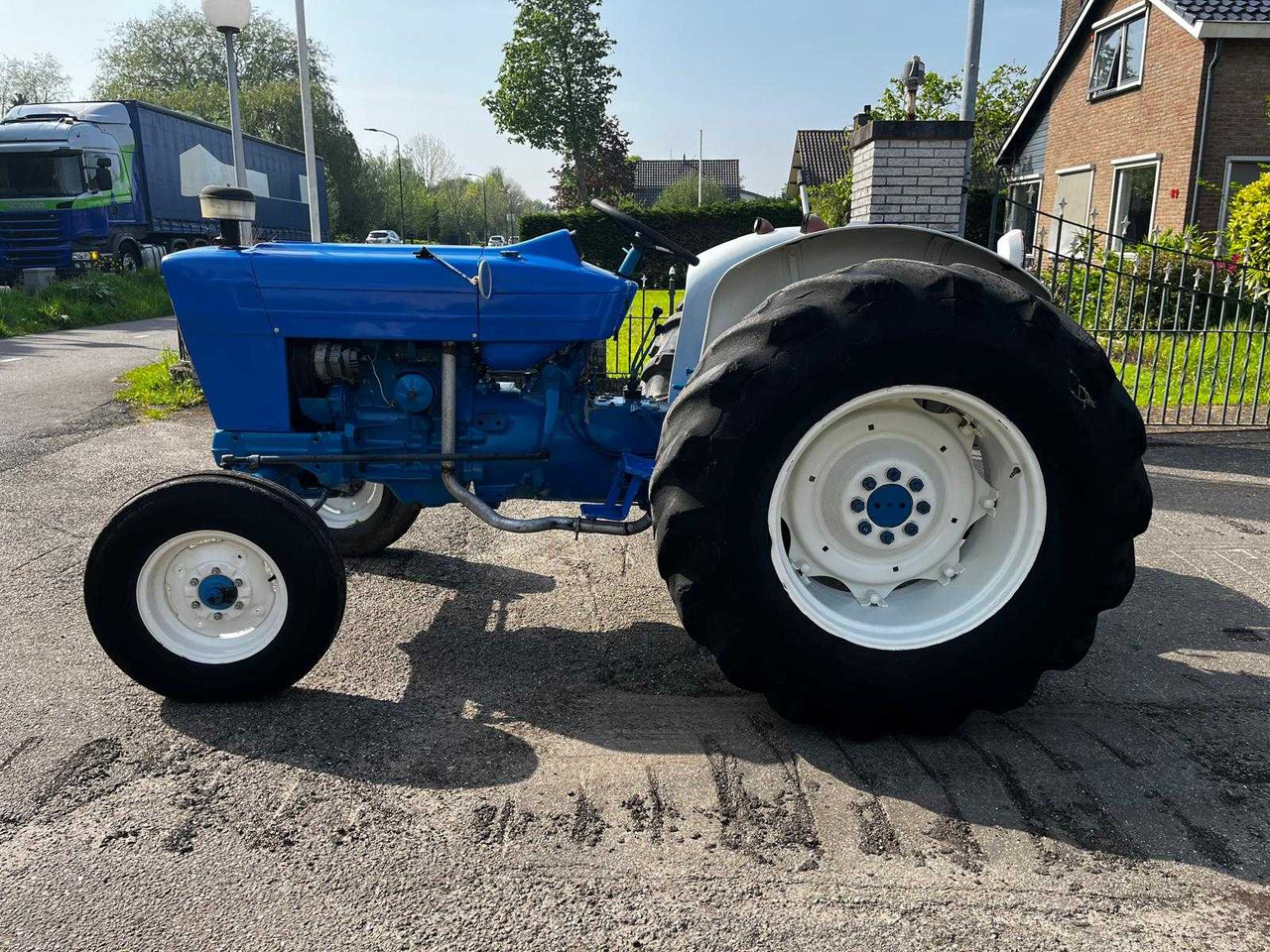 Ford 4500 - Трактор: снимка 2 Ford 4500 - Трактор: снимка 2