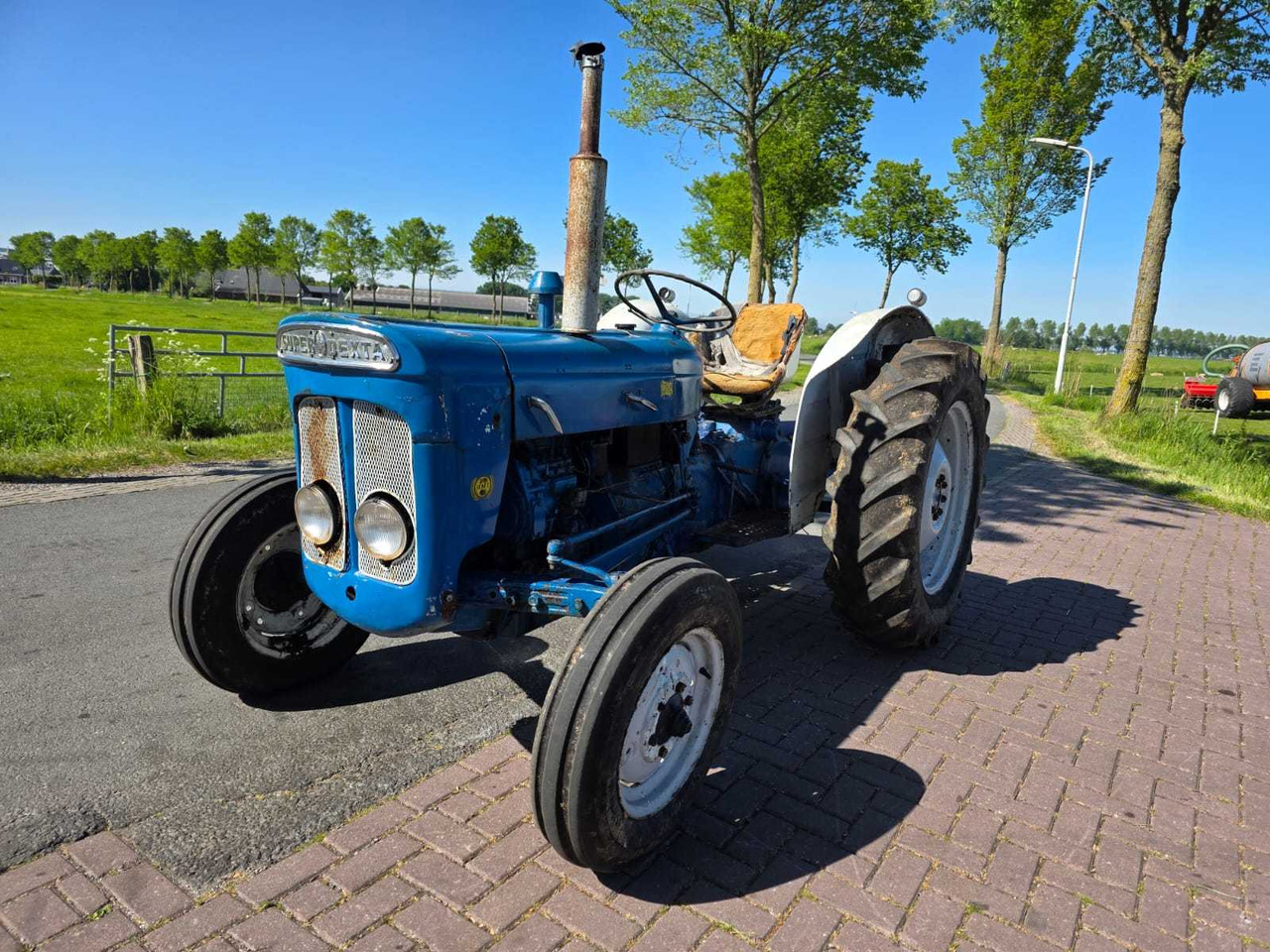 Ford Super Dexta - Трактор: снимка 2 Ford Super Dexta - Трактор: снимка 2