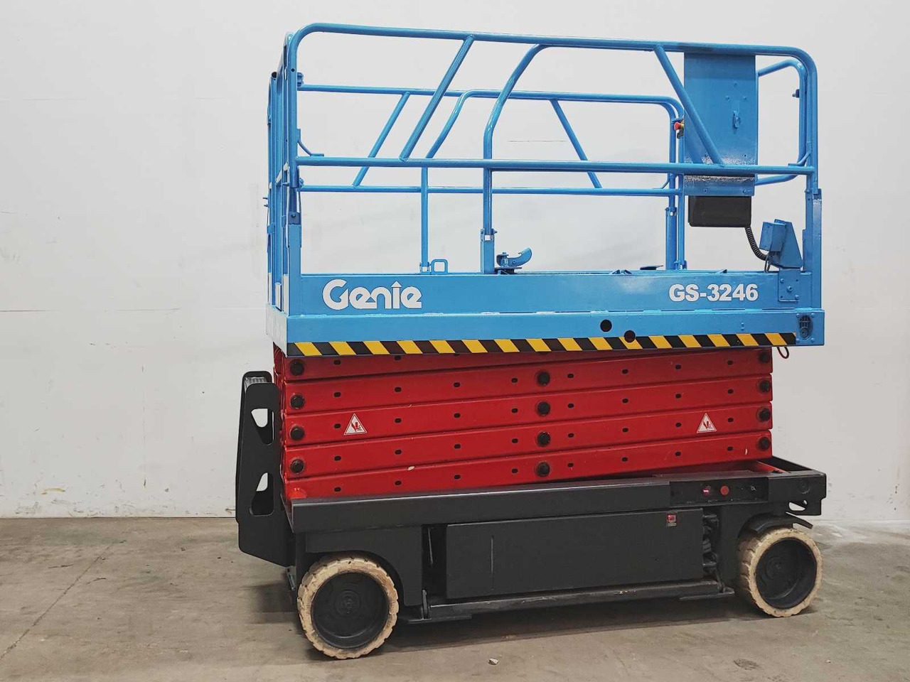 Genie GS-3246 - Работна площадка: снимка 3 Genie GS-3246 - Работна площадка: снимка 3