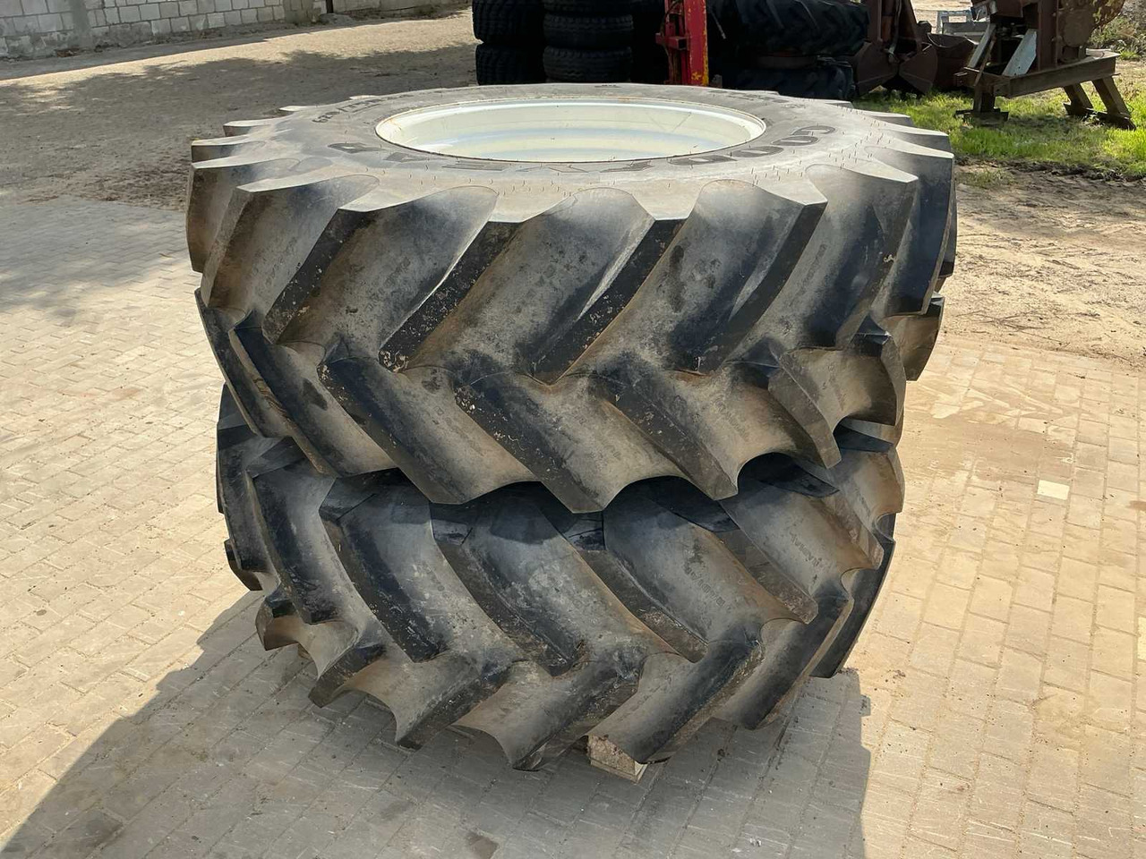 Goodyear DT820 - Гуми и джанти за Трактор: снимка 3 Goodyear DT820 - Гуми и джанти за Трактор: снимка 3