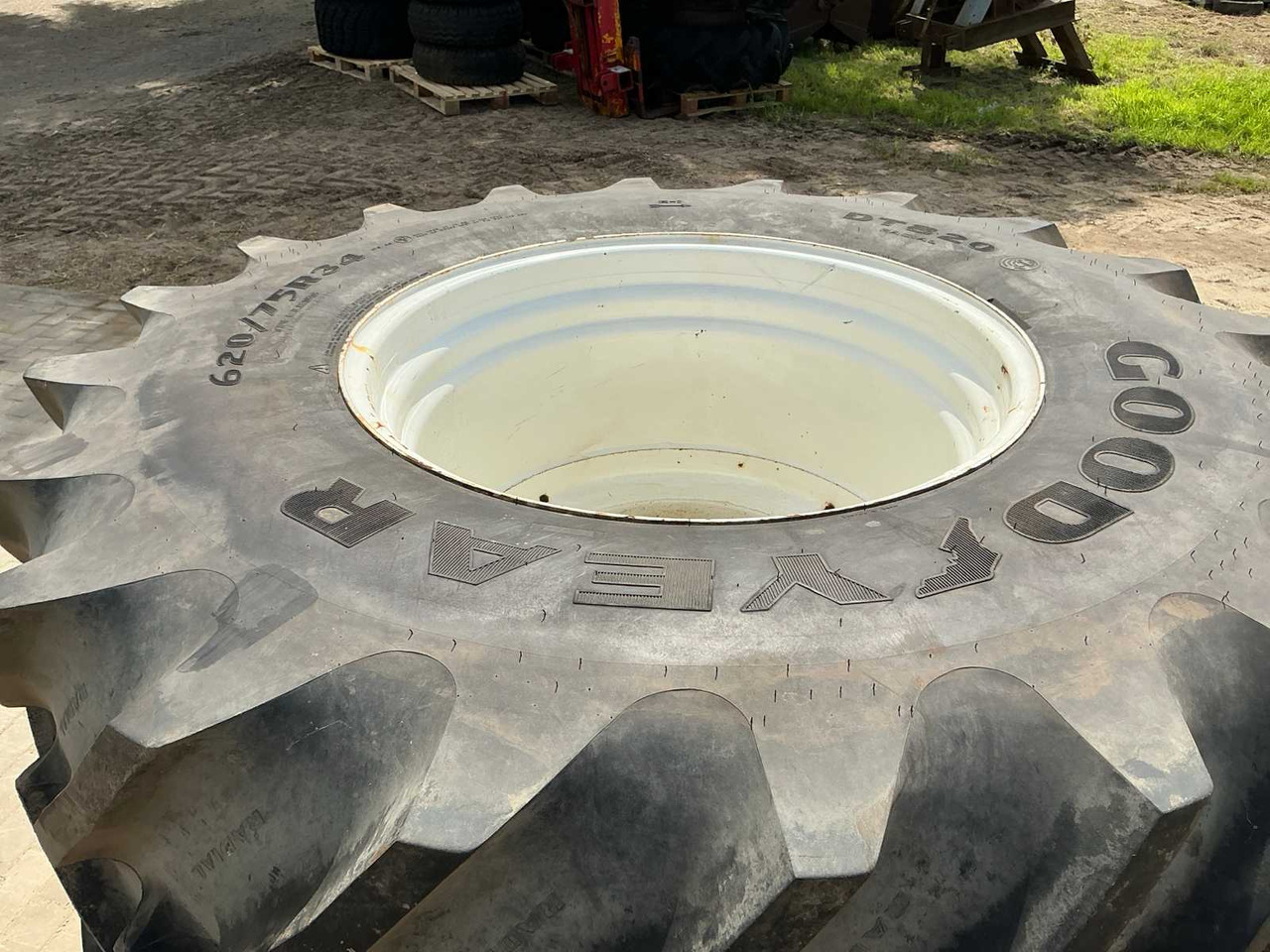 Goodyear DT820 - Гуми и джанти за Трактор: снимка 4 Goodyear DT820 - Гуми и джанти за Трактор: снимка 4