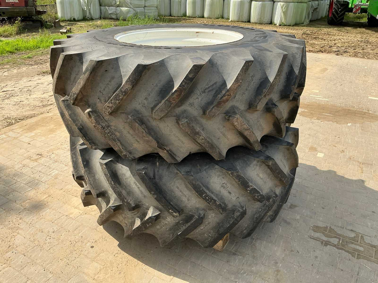Goodyear DT820 - Гуми и джанти за Трактор: снимка 2 Goodyear DT820 - Гуми и джанти за Трактор: снимка 2