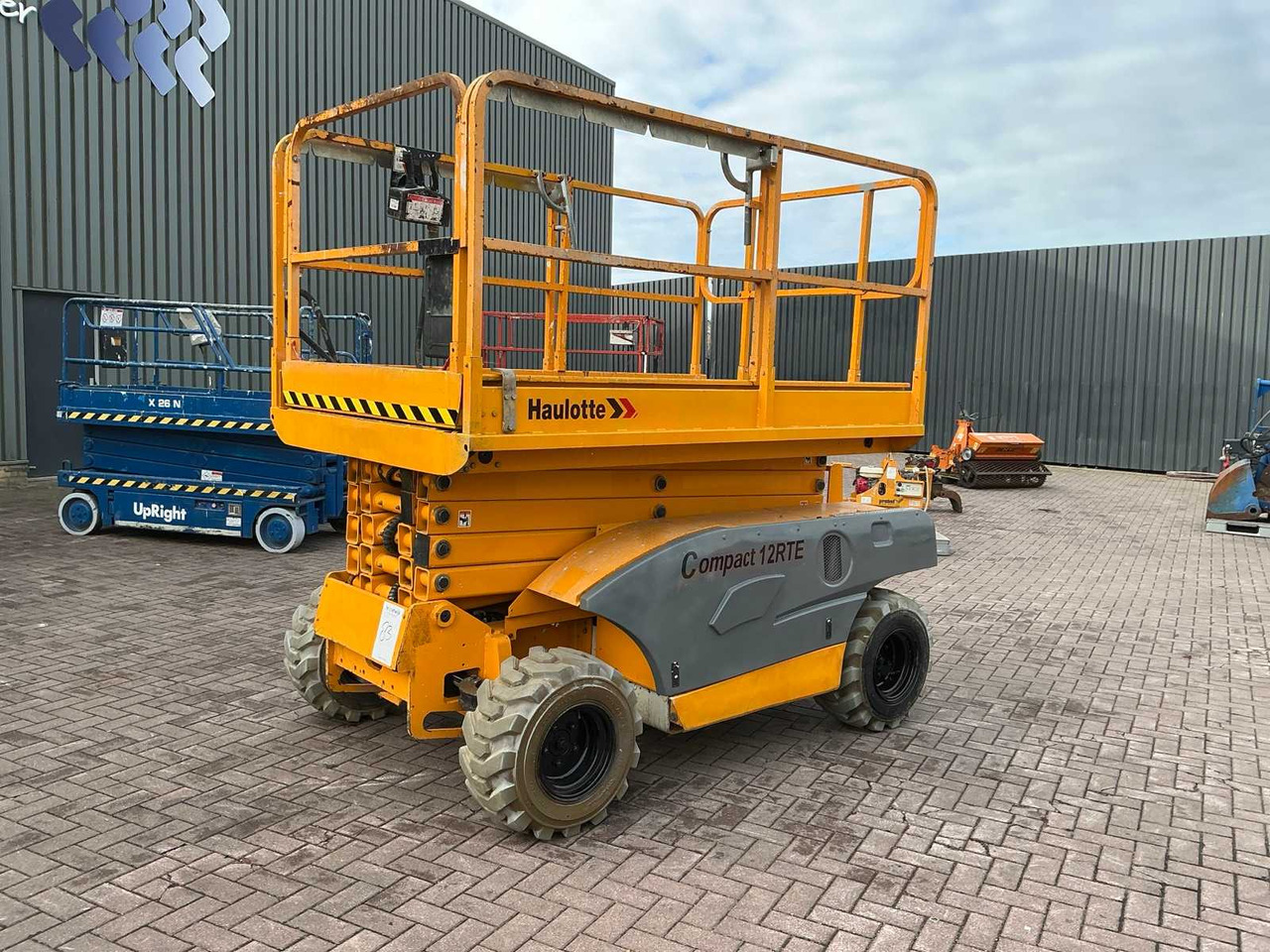 Haulotte Compact 12 - Работна площадка: снимка 1 Haulotte Compact 12 - Работна площадка: снимка 1
