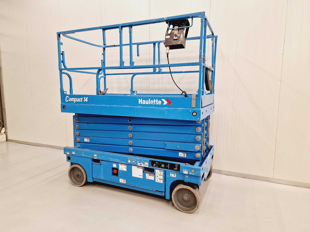 Haulotte Compact 14 - Работна площадка: снимка 3 Haulotte Compact 14 - Работна площадка: снимка 3
