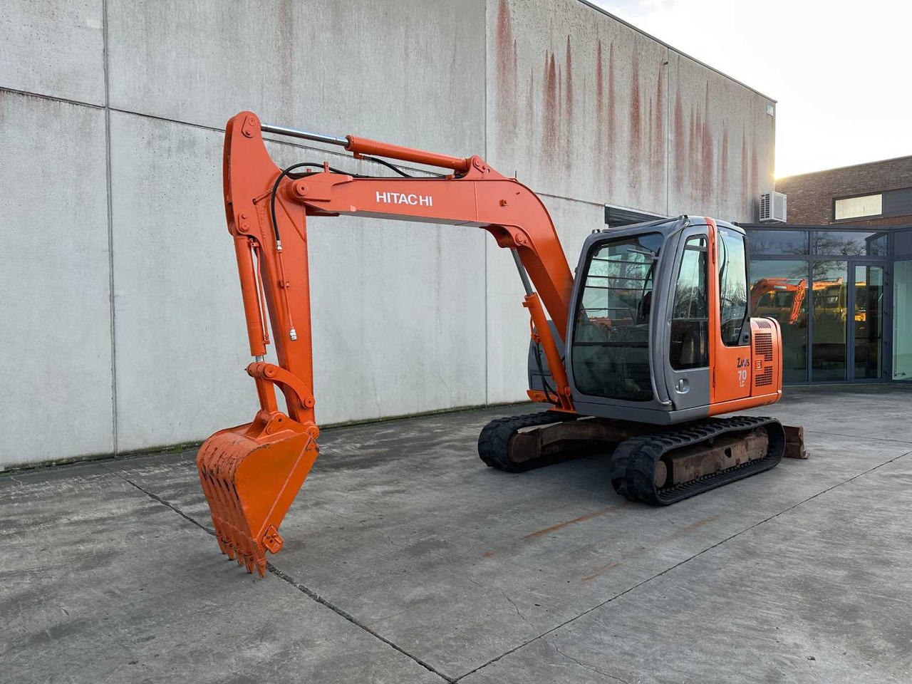 Hitachi ZX70LC - Верижен багер: снимка 1 Hitachi ZX70LC - Верижен багер: снимка 1