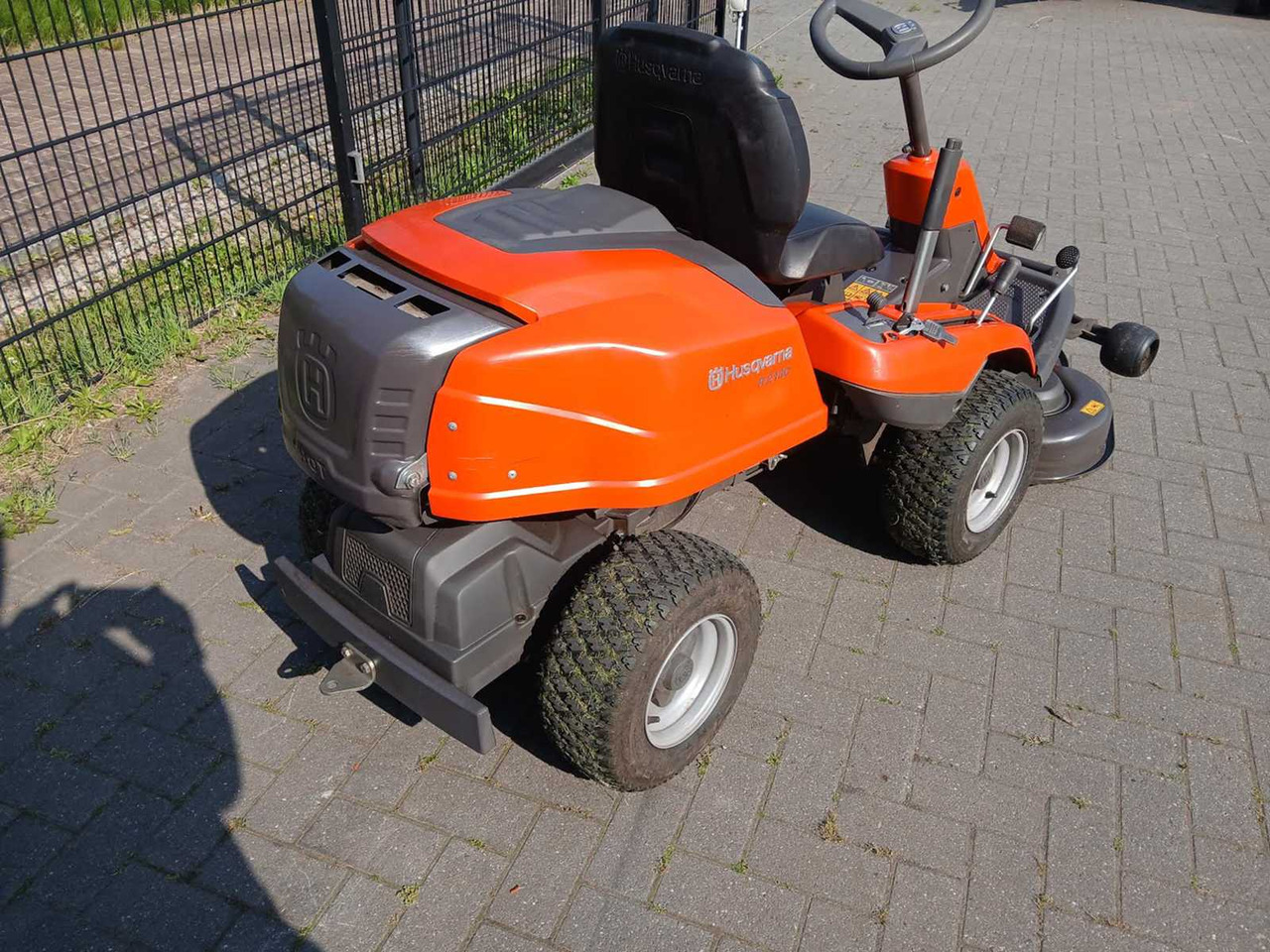 Husqvarna R213c - Косачка за трева: снимка 3 Husqvarna R213c - Косачка за трева: снимка 3
