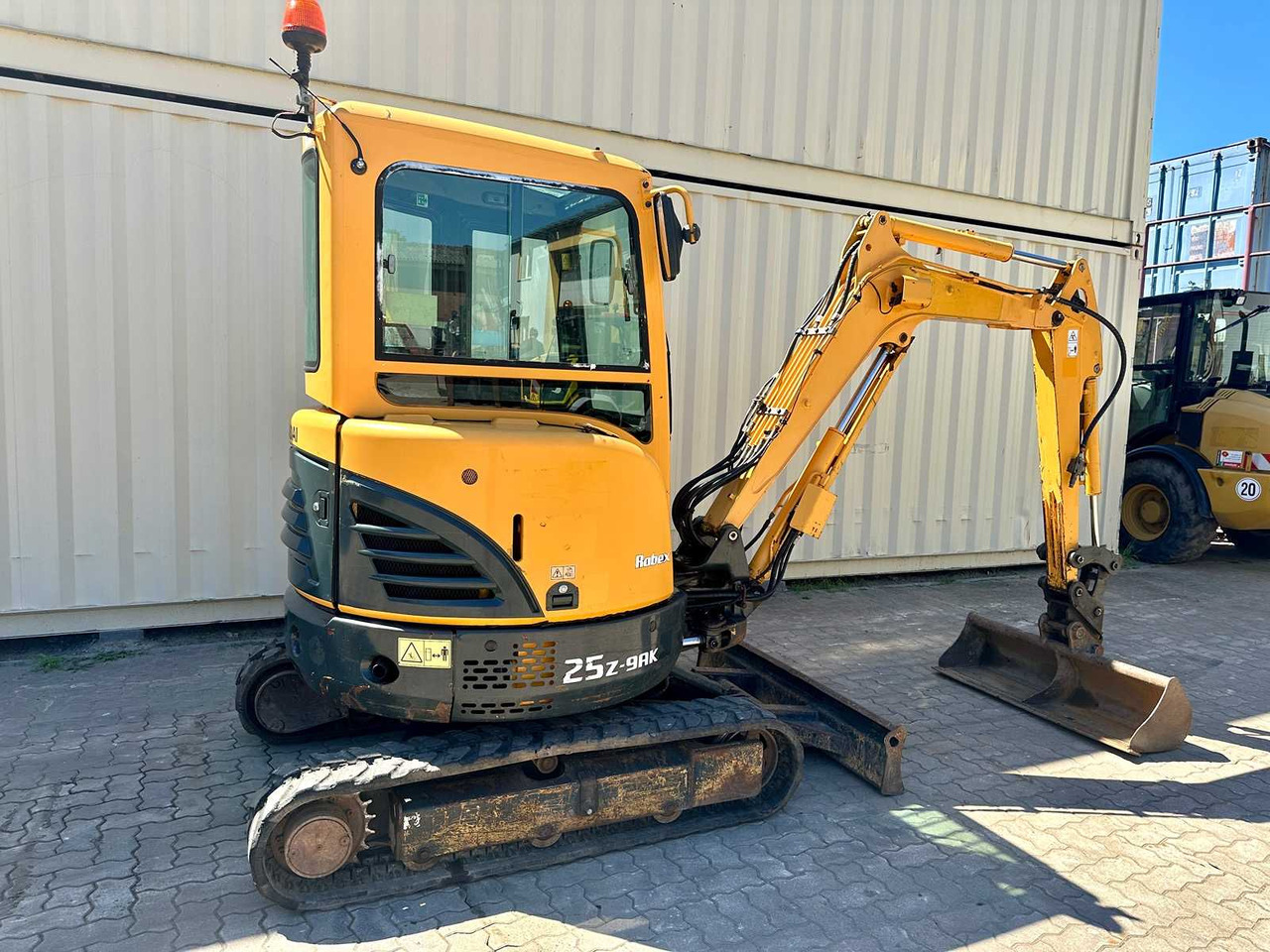 Hyundai Robex25Z-9AK - Мини багер: снимка 3 Hyundai Robex25Z-9AK - Мини багер: снимка 3