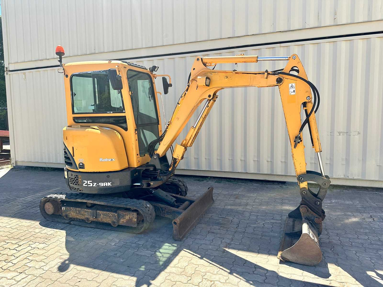 Hyundai Robex25Z-9AK - Мини багер: снимка 1 Hyundai Robex25Z-9AK - Мини багер: снимка 1