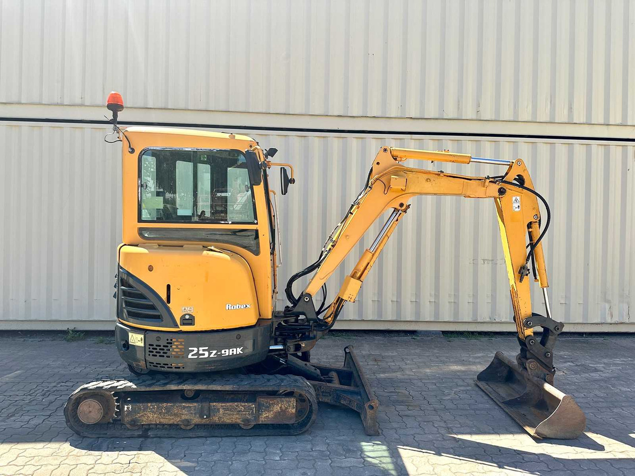 Hyundai Robex25Z-9AK - Мини багер: снимка 2 Hyundai Robex25Z-9AK - Мини багер: снимка 2