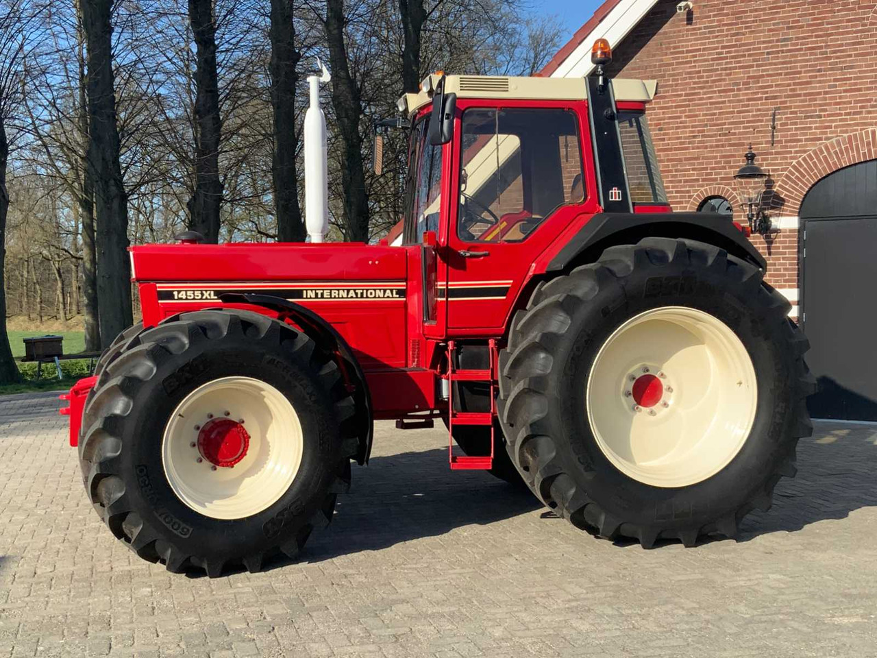 International 1455XL - Трактор: снимка 3 International 1455XL - Трактор: снимка 3