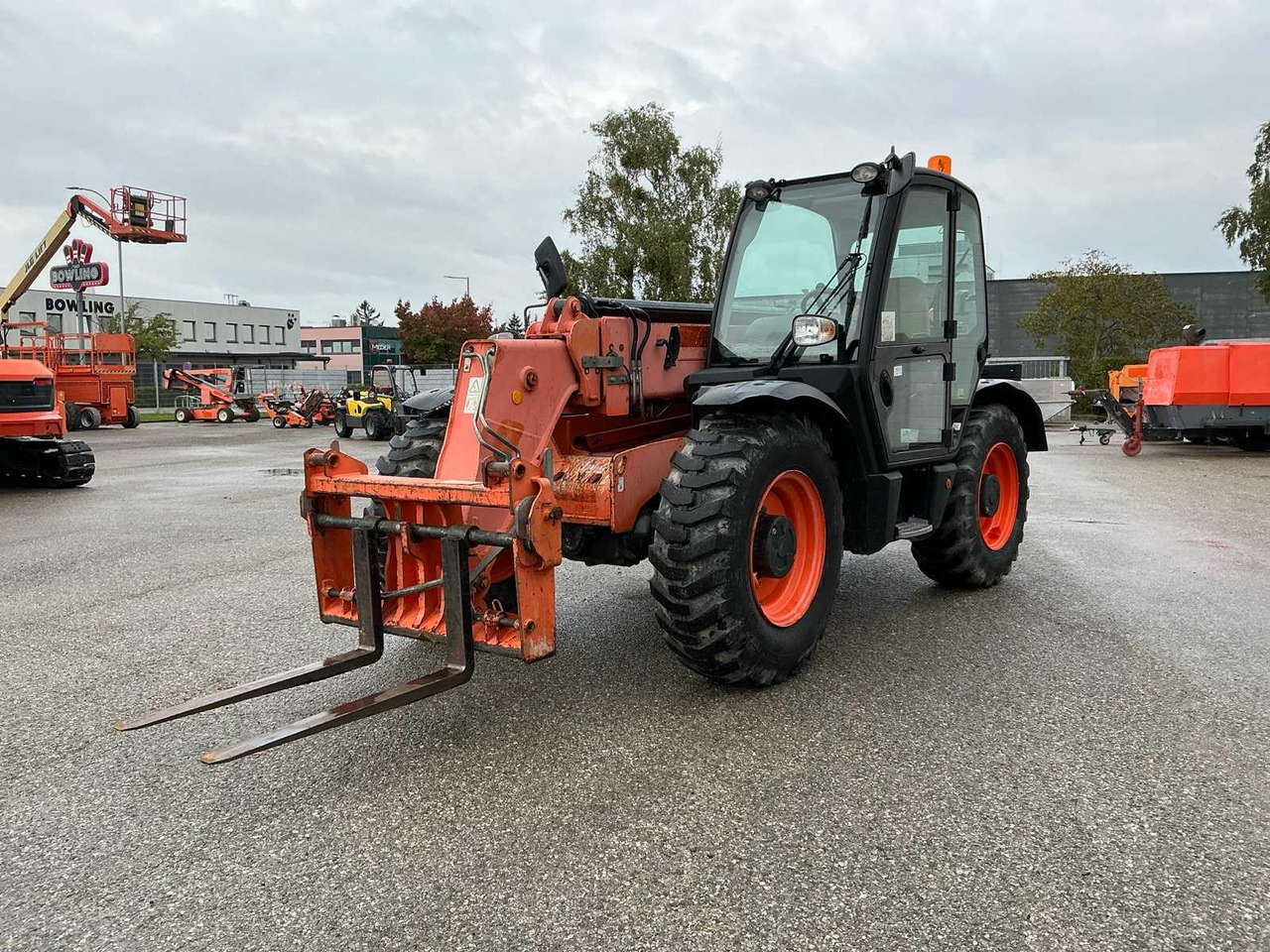JCB 535-95 - Мини челен товарач: снимка 1 JCB 535-95 - Мини челен товарач: снимка 1
