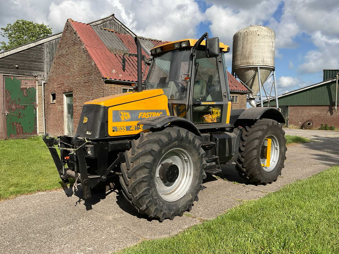 JCB Fastrac 1135 4WS - Трактор: снимка 1 JCB Fastrac 1135 4WS - Трактор: снимка 1