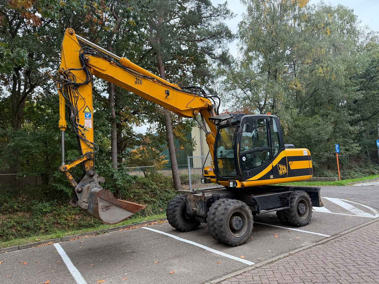 JCB JS 145 W - Колесен багер: снимка 2 JCB JS 145 W - Колесен багер: снимка 2