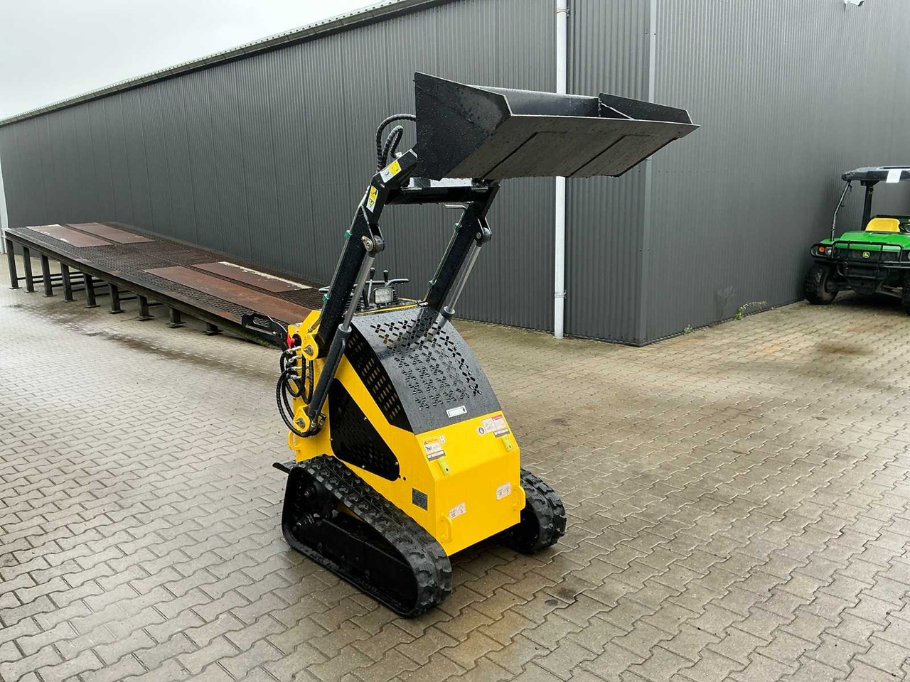 Мини верижен товарач JL LRT360 MINI LOADER / SKID STEER LOADER ON TRACKS: снимка 11 Мини верижен товарач JL LRT360 MINI LOADER / SKID STEER LOADER ON TRACKS: снимка 11