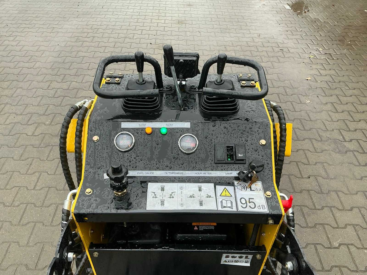 Мини верижен товарач JL LRT360 MINI LOADER / SKID STEER LOADER ON TRACKS: снимка 21 Мини верижен товарач JL LRT360 MINI LOADER / SKID STEER LOADER ON TRACKS: снимка 21