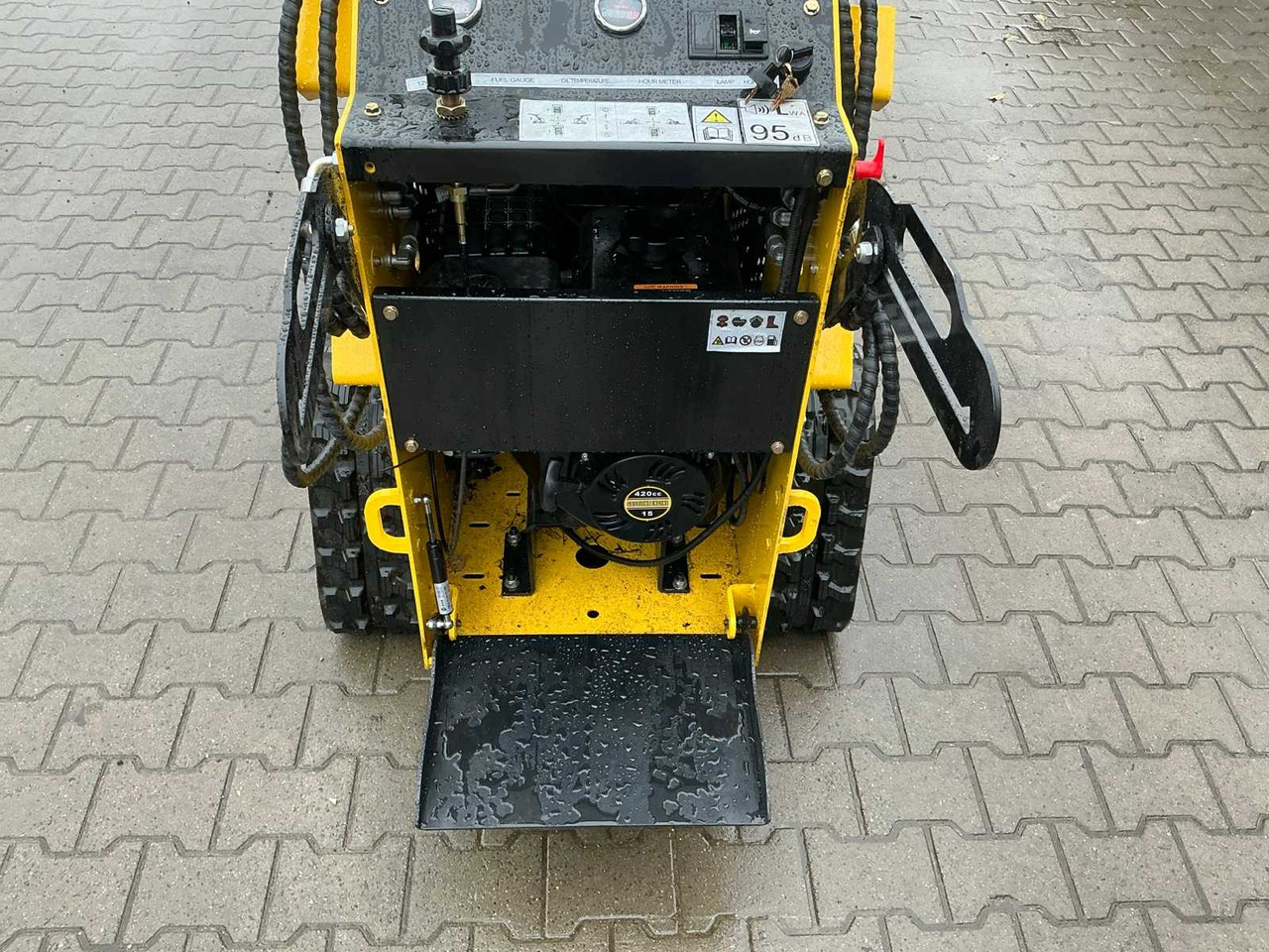 Мини верижен товарач JL LRT360 MINI LOADER / SKID STEER LOADER ON TRACKS: снимка 22 Мини верижен товарач JL LRT360 MINI LOADER / SKID STEER LOADER ON TRACKS: снимка 22
