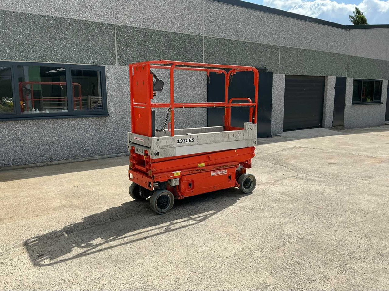 JLG 1930 ES - Работна площадка: снимка 1 JLG 1930 ES - Работна площадка: снимка 1
