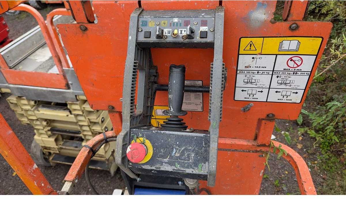 JLG - 2030ES - AERIAL WORK PLATFORMS (NO. 28305) - 2006 - Работна площадка: снимка 5 JLG - 2030ES - AERIAL WORK PLATFORMS (NO. 28305) - 2006 - Работна площадка: снимка 5