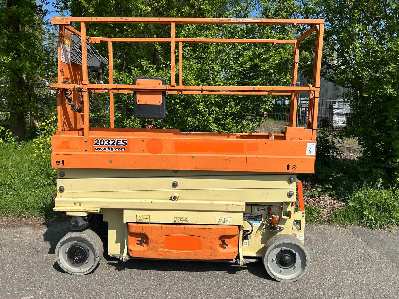 JLG 2032 ES - Работна площадка: снимка 1 JLG 2032 ES - Работна площадка: снимка 1