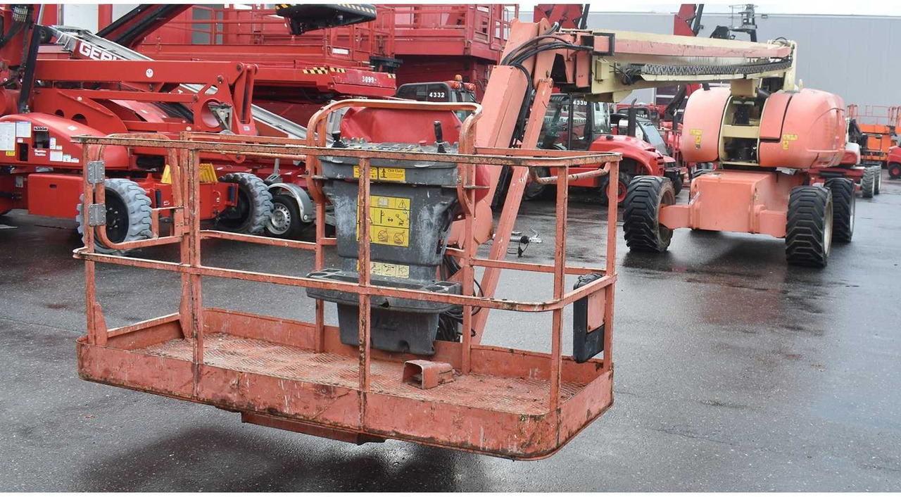 JLG 860SJ - Работна площадка: снимка 1 JLG 860SJ - Работна площадка: снимка 1
