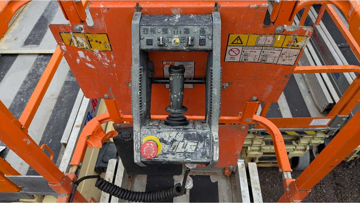 JLG JLG - 2630ES - AERIAL WORK PLATFORMS (NO. 28266) - 2006 - Работна площадка: снимка 5 JLG JLG - 2630ES - AERIAL WORK PLATFORMS (NO. 28266) - 2006 - Работна площадка: снимка 5