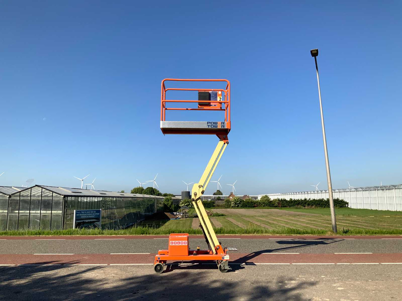 JLG Power Tower - Работна площадка: снимка 1 JLG Power Tower - Работна площадка: снимка 1