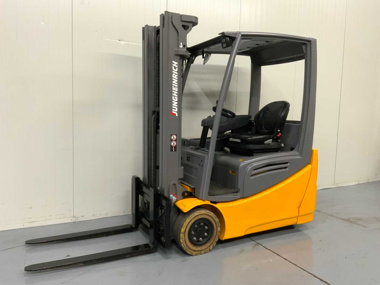 JUNGHEINRICH EFG216K - 4.6M PLYWOOD, FREE-LIFT, SIDE-SHIFT - FORKLIFT - Мотокар: снимка 1 JUNGHEINRICH EFG216K - 4.6M PLYWOOD, FREE-LIFT, SIDE-SHIFT - FORKLIFT - Мотокар: снимка 1