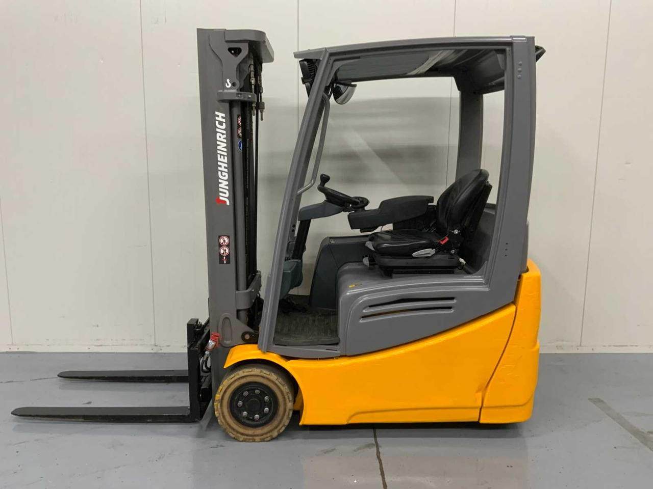 JUNGHEINRICH EFG216K - 4.6M PLYWOOD, FREE-LIFT, SIDE-SHIFT - FORKLIFT - Мотокар: снимка 2 JUNGHEINRICH EFG216K - 4.6M PLYWOOD, FREE-LIFT, SIDE-SHIFT - FORKLIFT - Мотокар: снимка 2